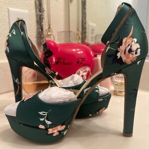 Jessica Simpson Floral Heels | Size 8 |